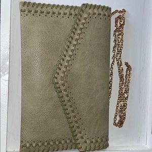 Olive clutch